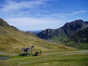 Aux alentours du col du Tourmalet, la Mongie dans le fond